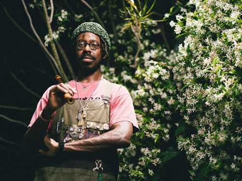 Portrett foto av Shabaka.