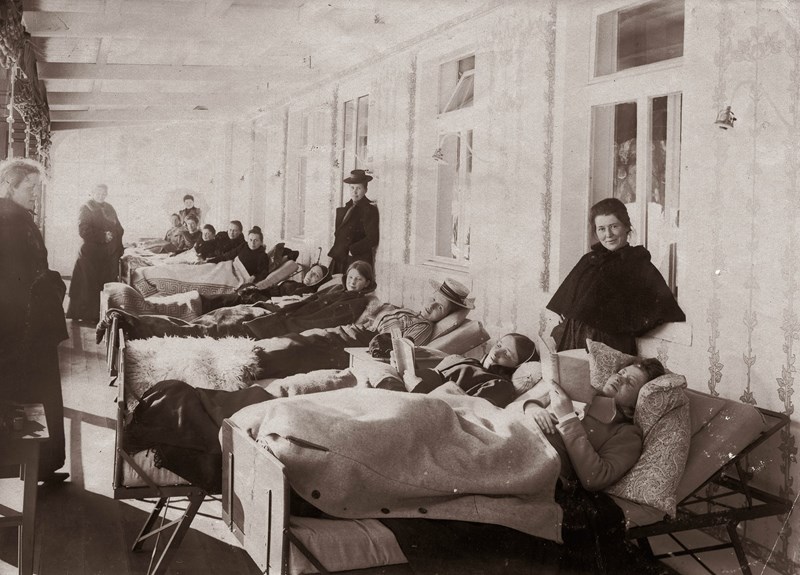 Pasienter ved et sanatorium i Davos, cirka 1900.