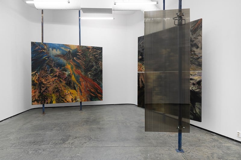 Apichaya Wanthiang, When the first thought is touch (2021). Installasjonsbilde fra Galleri Brandstrup, Oslo. Photo by Øystein Thorvaldsen. Gjengitt med tillatelse fra kunstneren og Galleri Brandstrup.