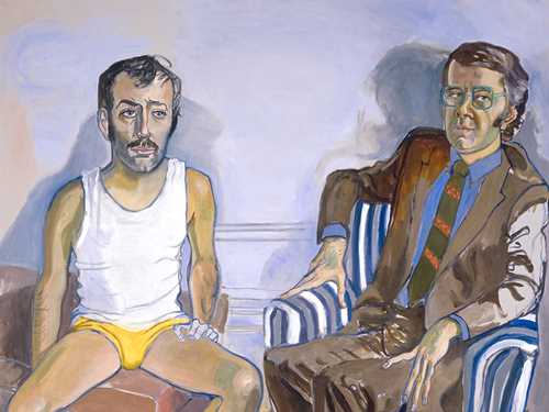 ser ut på oss med et lurt smil om munnen.