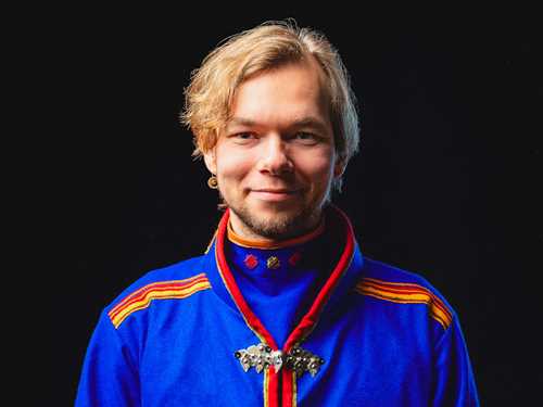 Portrettfoto av Viktor Omholt.